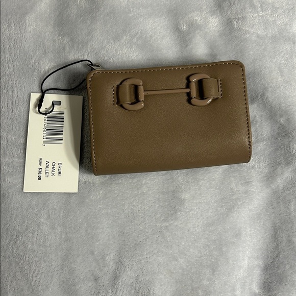 Steve Madden “Brubi” Tan Wallet with Snap and 2/3 Zip Around Closure. - Picture 2 of 5
